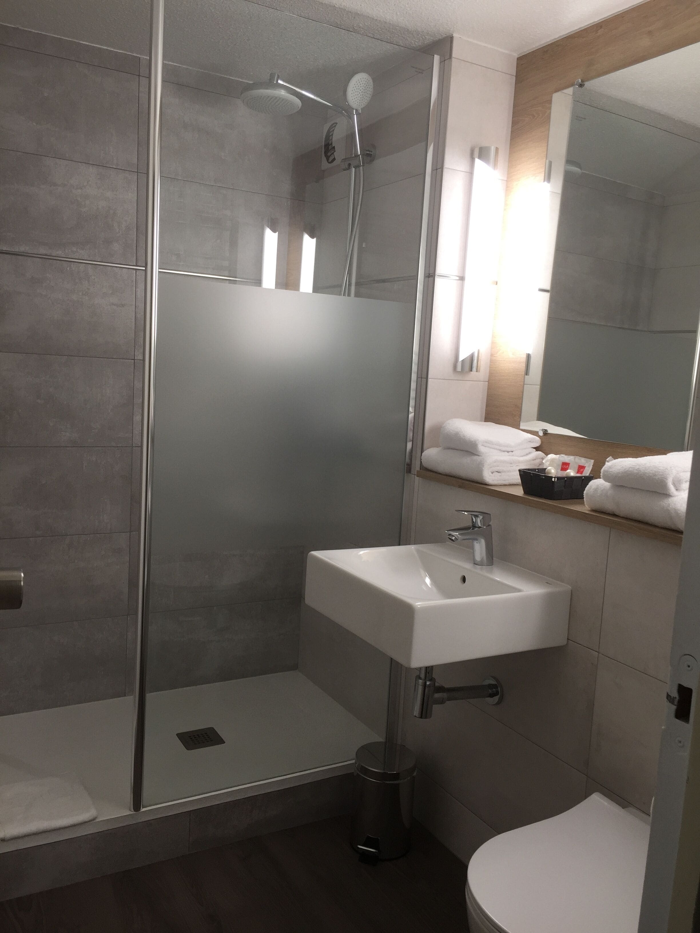 superior double room | bathroom | hair dryer, towels
