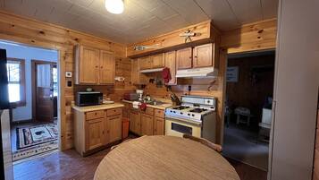 Fridge, oven, stovetop, coffee/tea maker