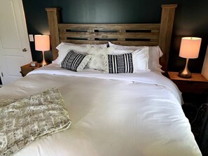 5 bedrooms, iron/ironing board, WiFi, bed sheets