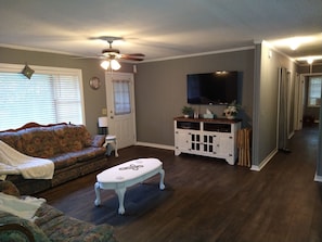 Smart TV, books - Near Enid Lake and minutes to Ole Miss Campus (Water Valley)