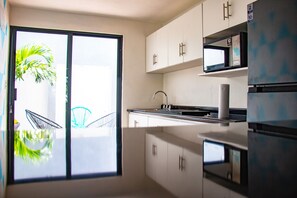 雪櫃、微波爐、爐具、咖啡機/沖茶器