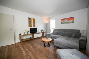 TV - Apartment Glacier View 12.1. with balcony (Kaprun)