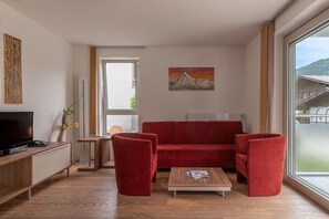 TV - Apartment Glacier View 12.1. with balcony (Kaprun)