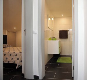 3 bedrooms, iron/ironing board, travel cot, free WiFi - Geneve Old Town Apartment (Albufeira)