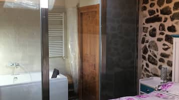 1 bedroom, travel crib, free WiFi