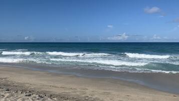 Beach nearby, sun loungers, beach towels