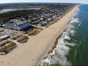 On the beach - Oceanfront Luxury at Beach Haven! Direct Ocean Views (Virginia Beach)