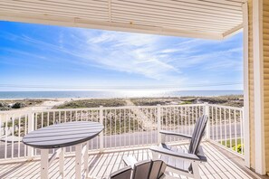 Property grounds - Oceanfront Luxury at Beach Haven! Direct Ocean Views (Virginia Beach)