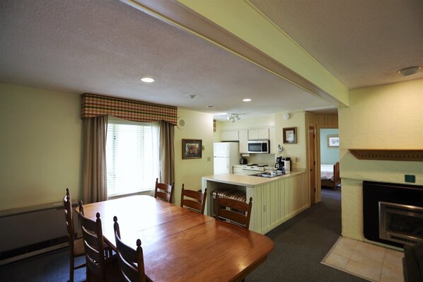 Condo (Inns of WV 201, 2 bd, Waterville Vall) | Private kitchen