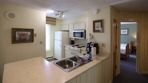 Condo (Inns of WV 201, 2 bd, Waterville Vall) | Private kitchen - Inns of WV 201, 2 bd, Waterville Valley (Waterville Valley)