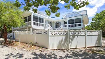 Rumah (Osprey Nest) | Eksterior