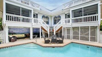 Rumah (Osprey Nest) | Kolam renang | Kolam renang outdoor dan sebuah kolam renang air hangat