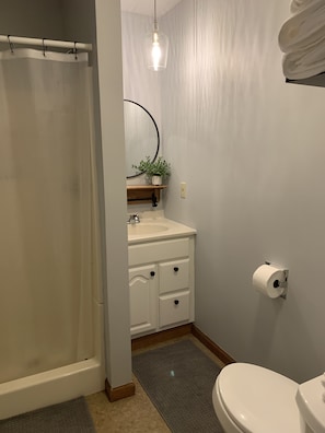 Dusche, Handtücher, Seife, Toilettenpapier