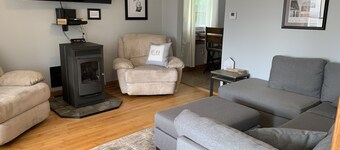 Cozy 3 bedroom home with garage & sauna