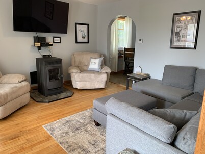 Cozy 3 bedroom home with garage & sauna