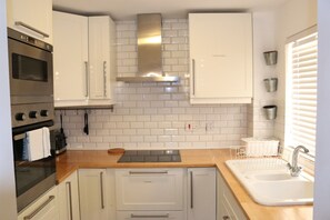 Réfrigérateur, four, plaque de cuisson