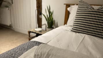 4 bedrooms, iron/ironing board, travel crib, free WiFi