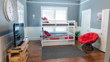 3 bedrooms, iron/ironing board, free WiFi, bed sheets