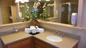 Bathroom - Inns of WV 301, 2bd, Waterville Valley (Waterville Valley)