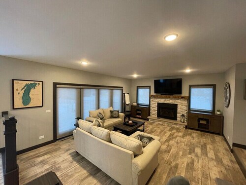 Freshly Updated Lake Michigan Home, Heated Pool!