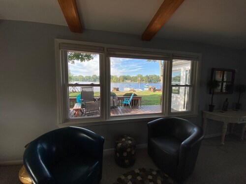 Escape to Tranquility: Lakefront Cottage Just Minutes from Ann Arbor, MI"