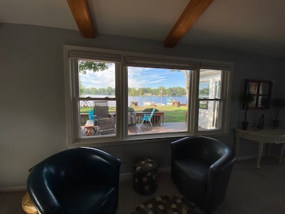 Escape to Tranquility: Lakefront Cottage Just Minutes from Ann Arbor, MI"