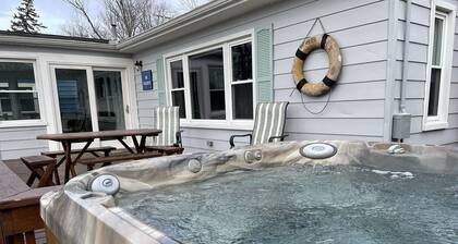 Escape to Tranquility: Lakefront Cottage Just Minutes from Ann Arbor, MI"