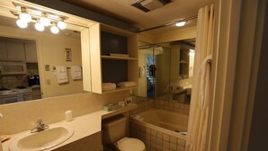 Condo (Inns of WV 406, 1bd, Waterville Valle) | Bathroom - Inns of WV 406, 1bd, Waterville Valley (Waterville Valley)