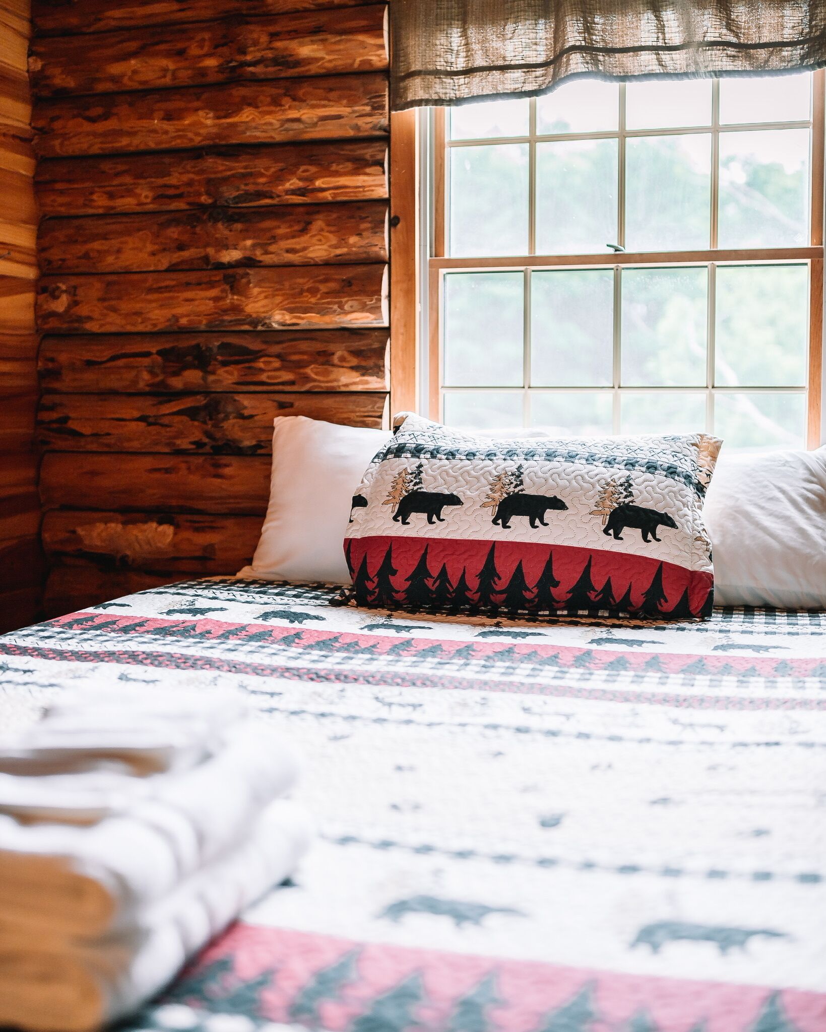 4 slaapkamers, een bureau, een strijkplank/strijkijzer, gratis wifi