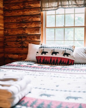 4 bedrooms, desk, iron/ironing board, free WiFi - Afton Cabin (Afton)