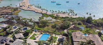 Luxurious Kolea Penthouse with direct access to Anaehoʻomalu Beach.
