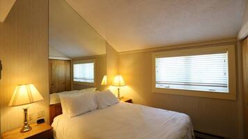 Condo (Inns of WV 309, 2bd, Waterville Valle) | 2 bedrooms, free WiFi