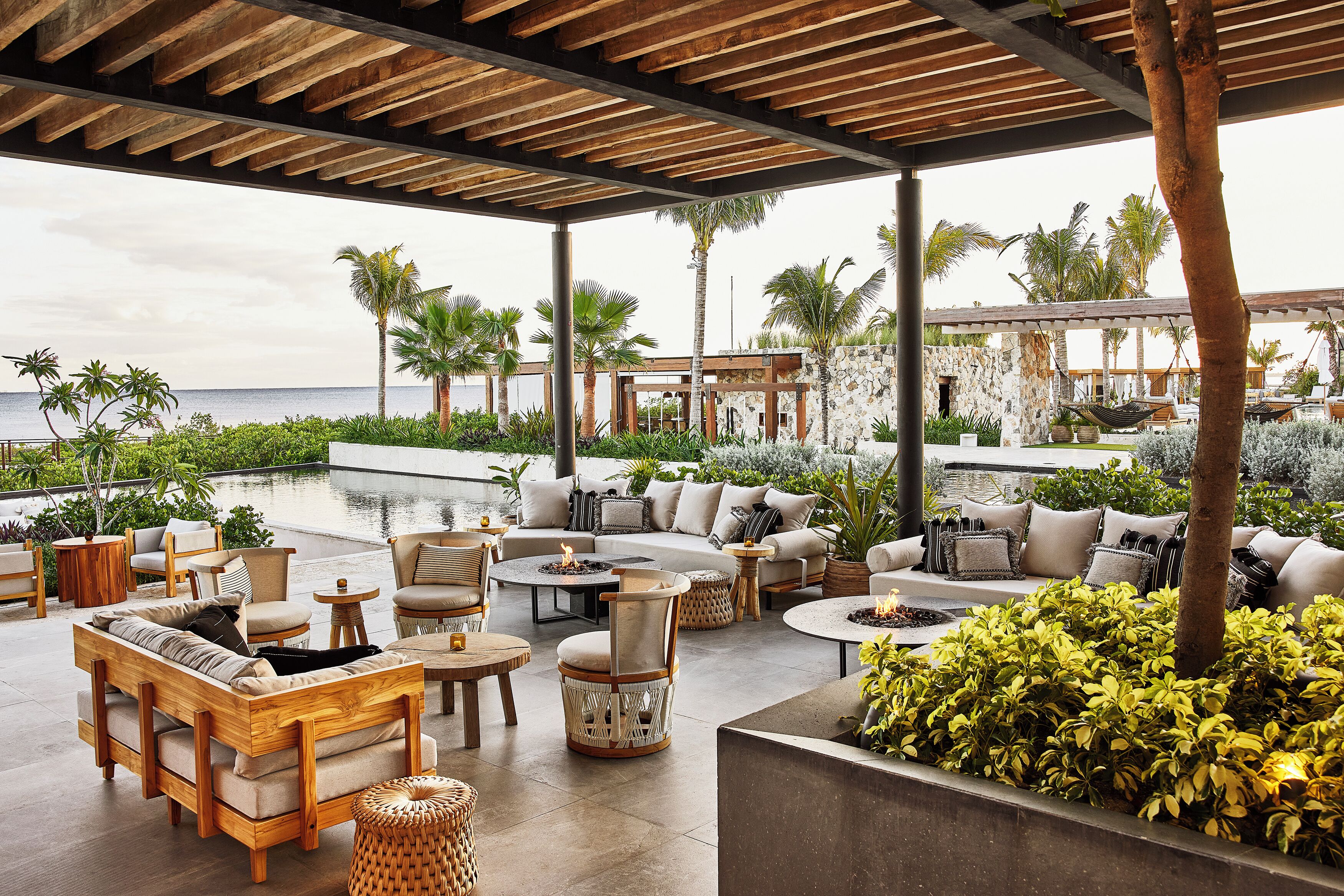 3 restaurants, breakfast served