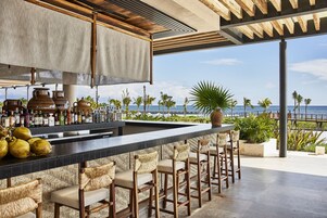 2 bars/lounges, beach bar