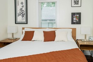 3 bedrooms, in-room safe, desk, iron/ironing board