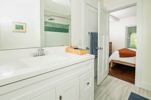 Unclassified image, 3 of 14, button