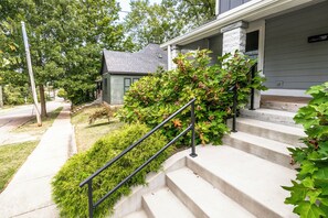 المنطقة المحيطة بالمنشأة