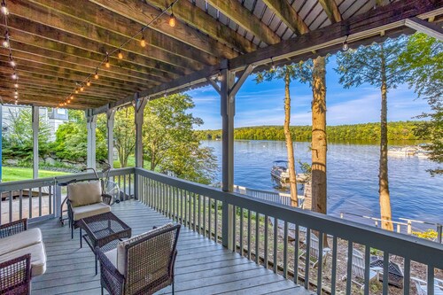 Starlight Lakehouse; Your Magical 5 Bdrm Getaway! W/ BRAND NEW 7 SEATER HOT TUB!