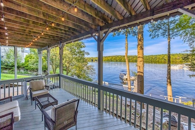 Starlight Lakehouse; Your Magical 5 Bdrm Getaway! W/ BRAND NEW 7 SEATER HOT TUB!