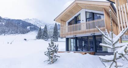 Chalet with 4 bedrooms, sauna & fireplace