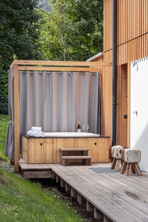 Bain à remous extérieur
