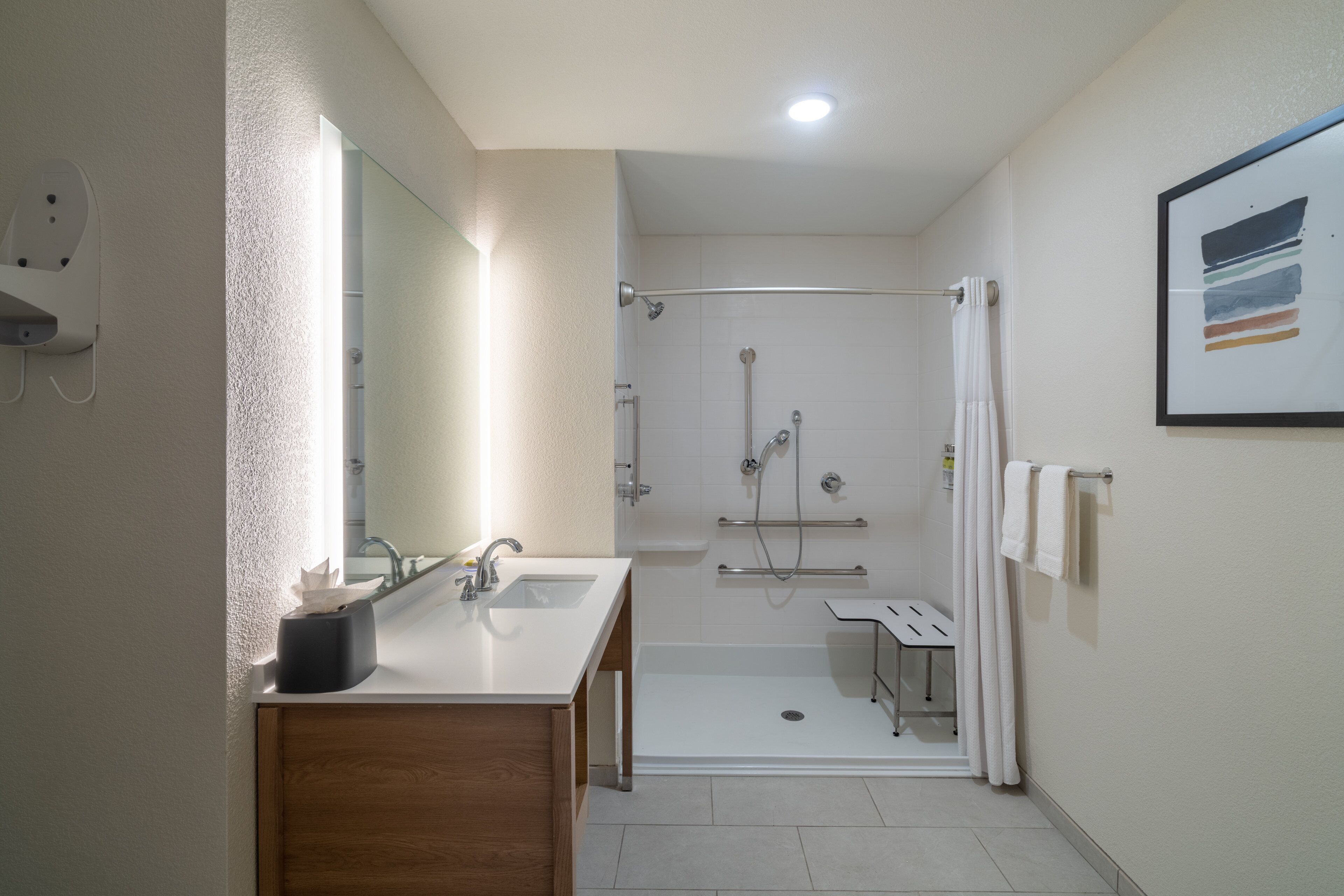 studio suite, 1 queen bed, roll-in shower, kitchen (communications) | bathroom | towels