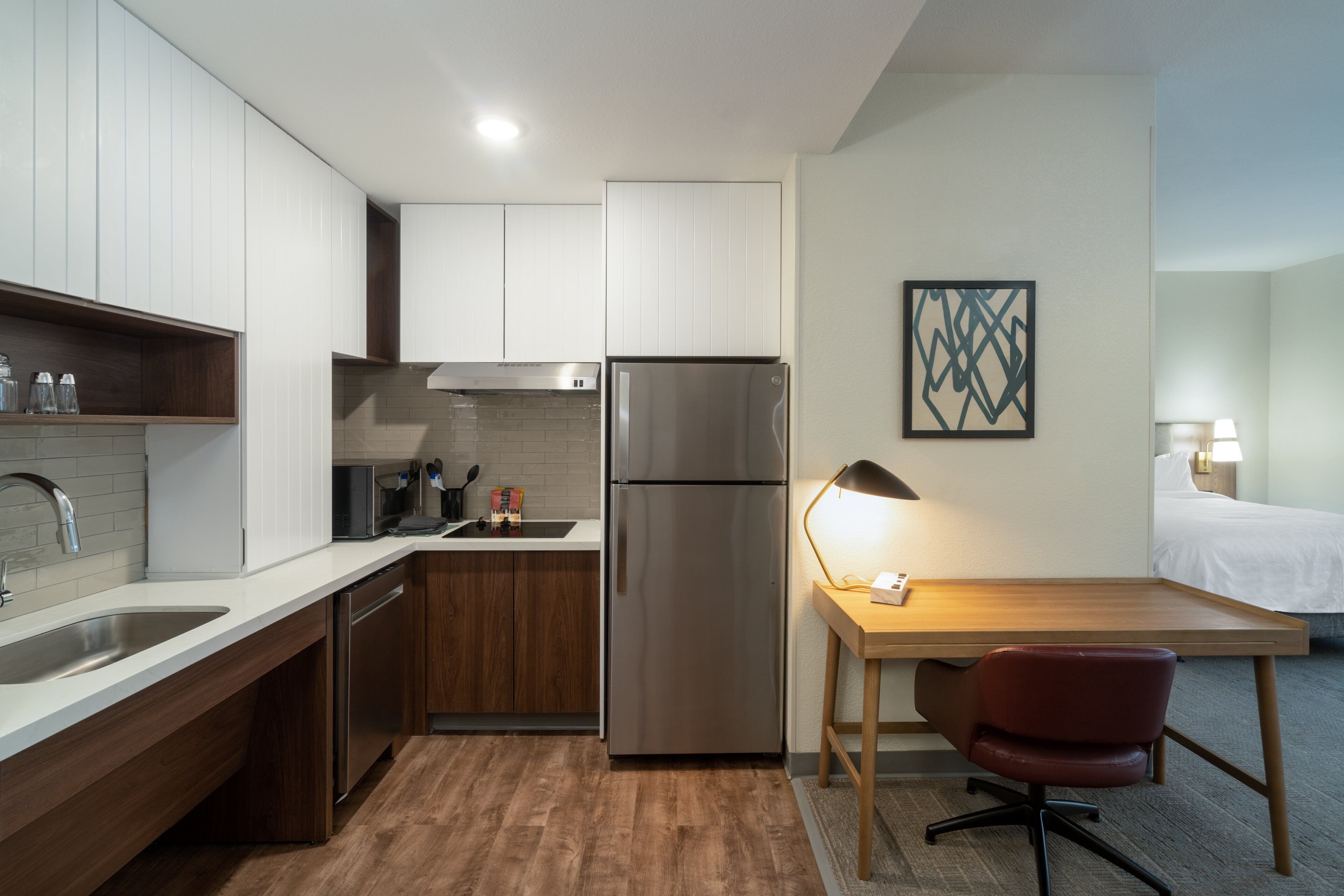 studio suite, 1 queen bed, roll-in shower, kitchen (communications) | soundproofing, free wifi, bed sheets