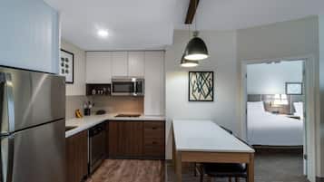 Suite, 1 Bedroom, Accessible, Kitchen (Communications) | Room amenity