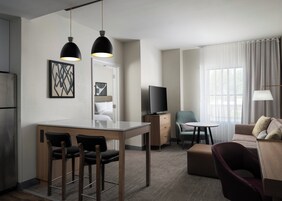 Suite, 1 habitación, accesible en silla de ruedas, cocina (Accessible Tub) | Servicio de la habitación