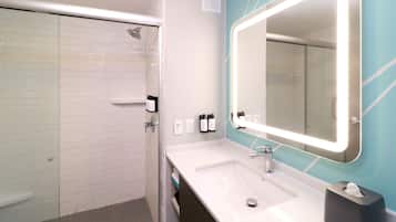 Shower, free toiletries, towels