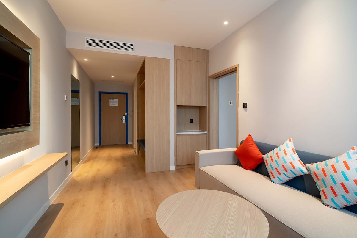 suite, 1 bedroom | in-room safe, desk, soundproofing, iron/ironing board