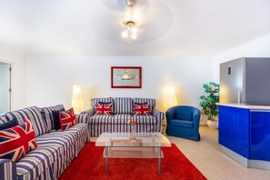 Smart TV, fireplace, table tennis
