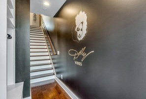 Interior - Skyline View, Garage, Mural and Ping Pong in Big Modern Home (Nashville)