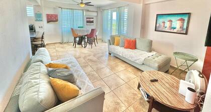 LOCATION! Beautiful Views! Tranquility! Restaurants & Nightlife 5 min drive!